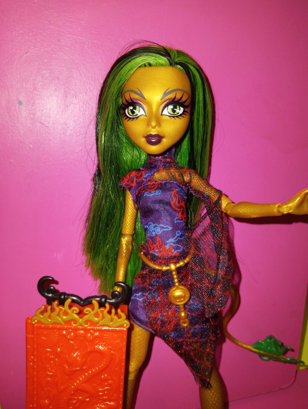 Monster High Jinafire Scaris with shoes